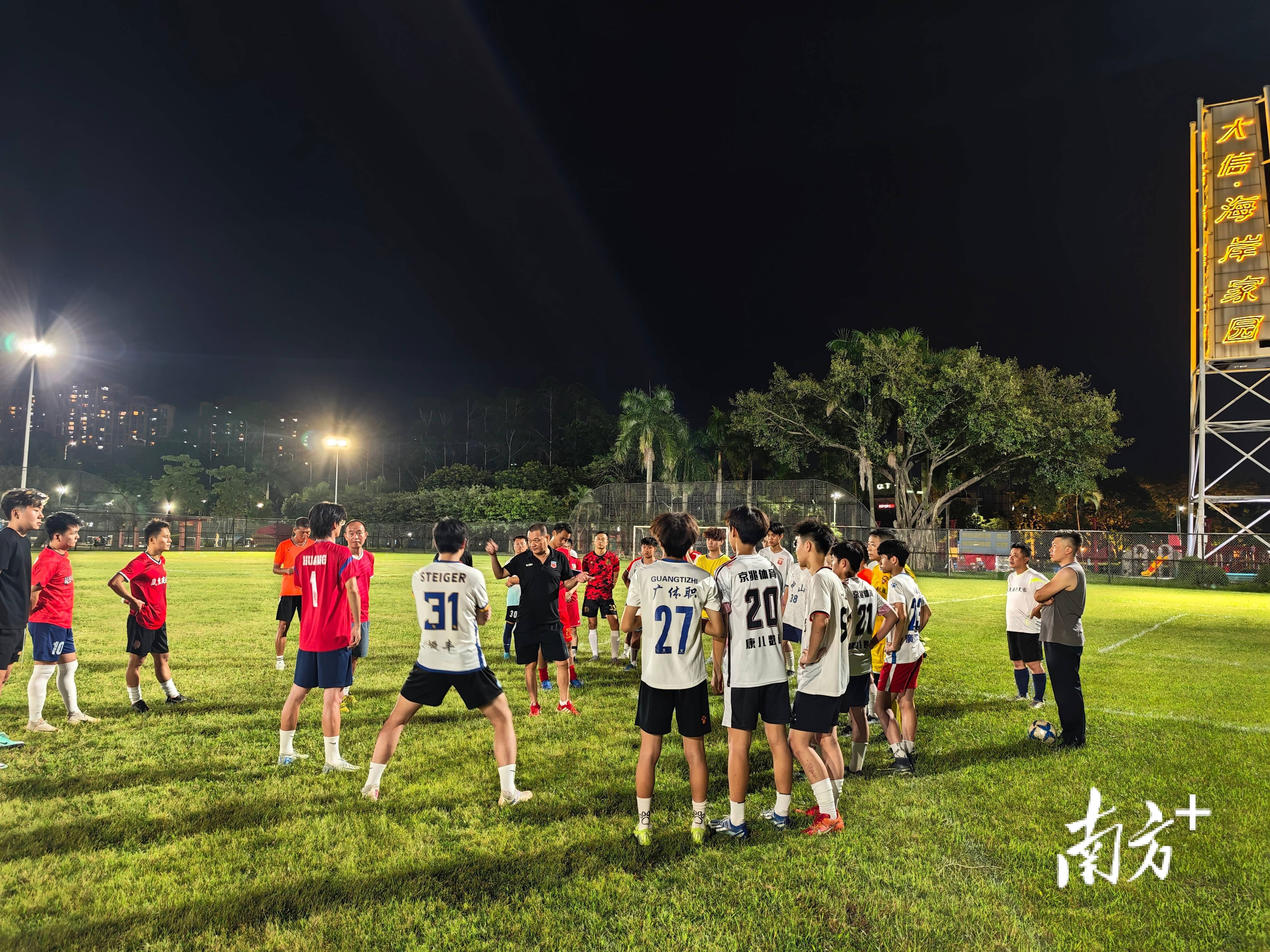 img, 全力投入, 面考察球员